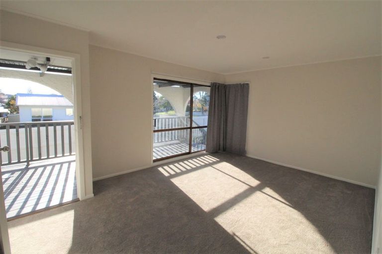 Photo of property in 44 Kervil Avenue, Te Atatu Peninsula, Auckland, 0610