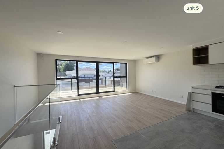 Photo of property in 45 Miro Street, New Lynn, Auckland, 0600