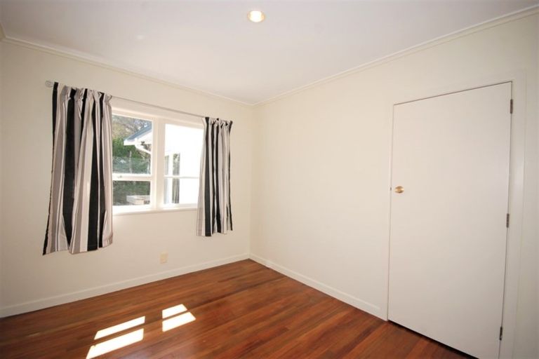 Photo of property in 1 Renata Crescent, Te Atatu Peninsula, Auckland, 0610