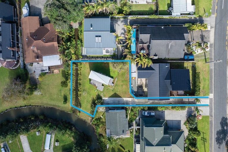 Photo of property in 17a Marie Avenue, Red Beach, 0932