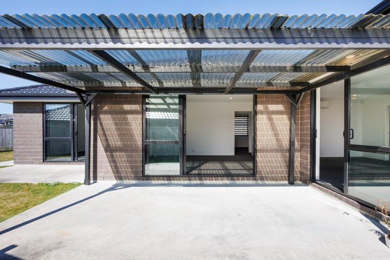 Photo of property in 26 Sardinia Grove, Fitzherbert, Palmerston North, 4410