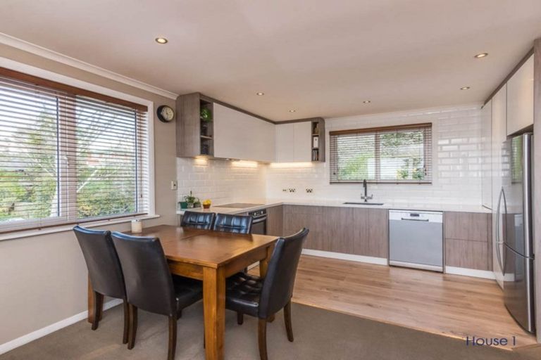 Photo of property in 25a Eastglen Road, Glen Eden, Auckland, 0602