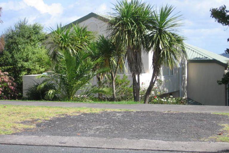 Photo of property in 2/144 Sunset Road, Unsworth Heights, Auckland, 0632