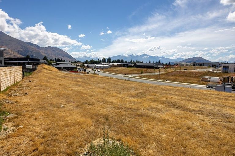 Photo of property in 4 Durry Lane, Wanaka, 9305