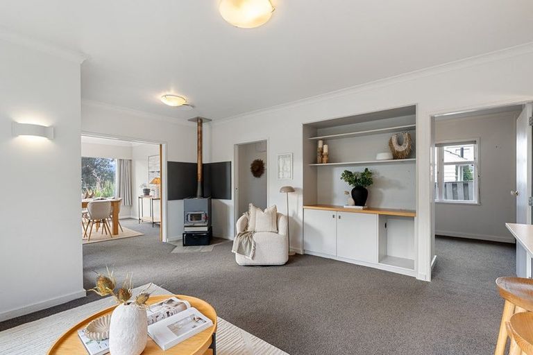 Photo of property in 318 Queens Drive, Lyall Bay, Wellington, 6022
