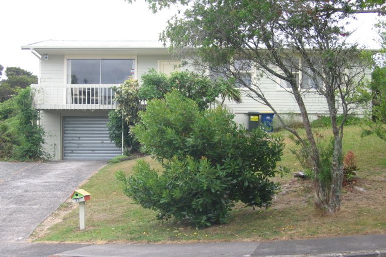 Photo of property in 37 Valley View Road, Glenfield, Auckland, 0629