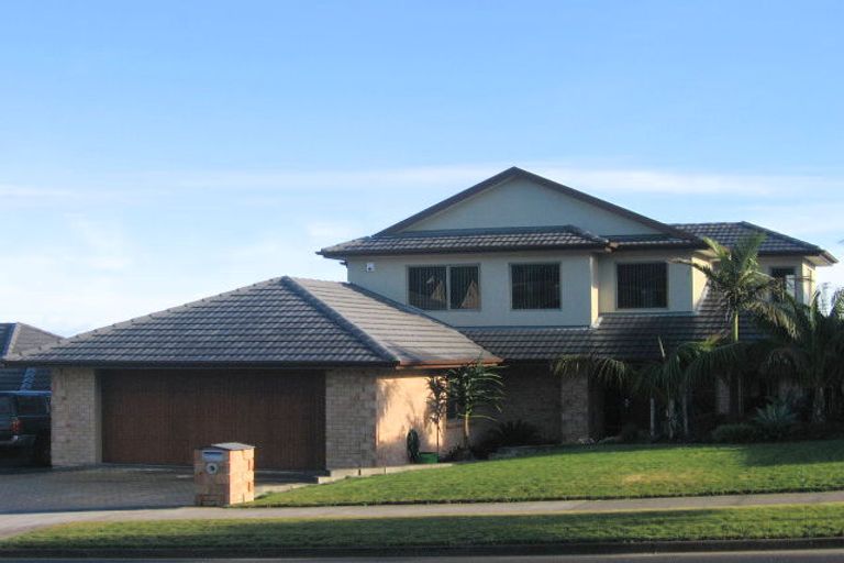 Photo of property in 53 Moyrus Crescent, East Tamaki Heights, Auckland, 2016