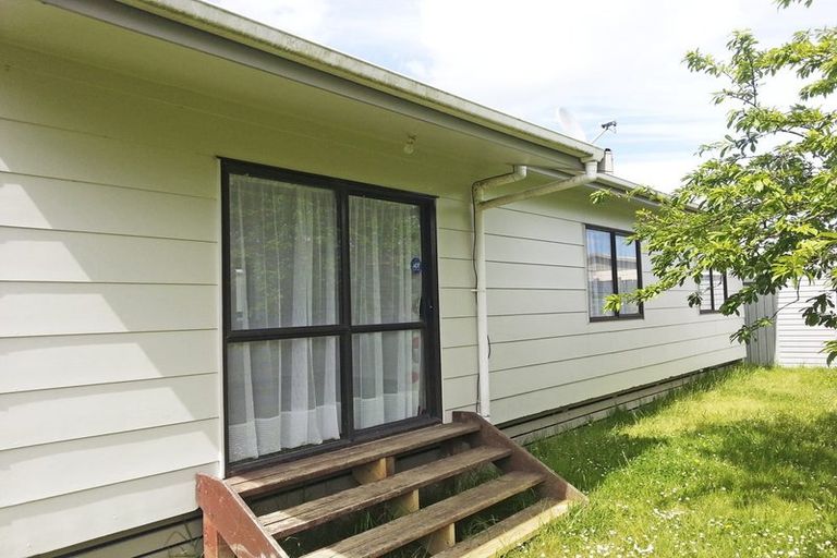 Photo of property in 6 Templeton Place, Clendon Park, Auckland, 2103
