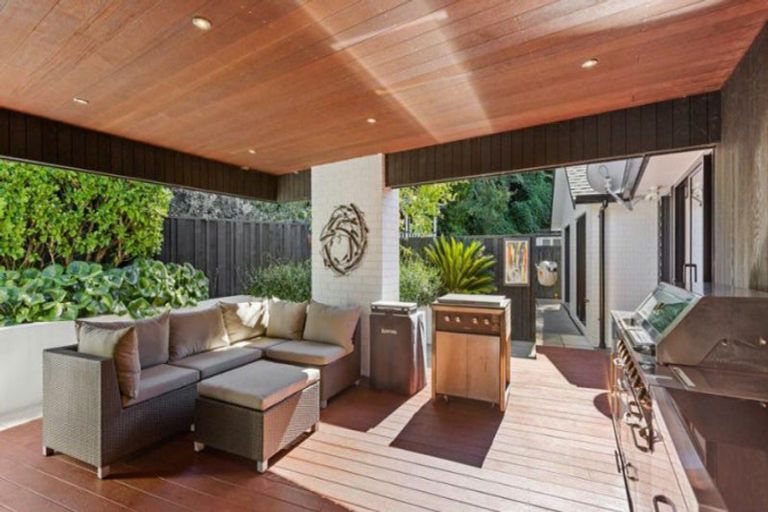Photo of property in 14 Brooklands Road, Brooklands, New Plymouth, 4310