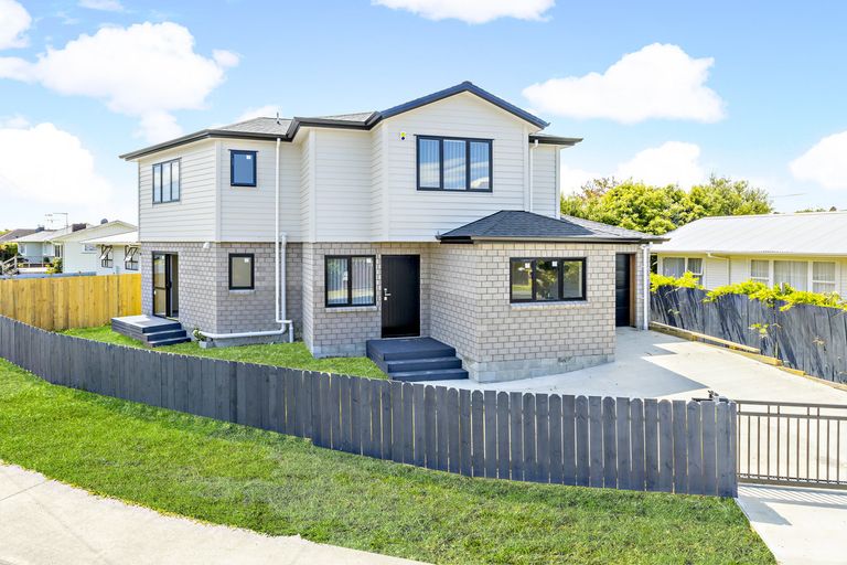 Photo of property in 59a Cedar Heights Avenue, Massey, Auckland, 0614