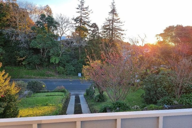 Photo of property in 37 Awanui Street, Merrilands, New Plymouth, 4312