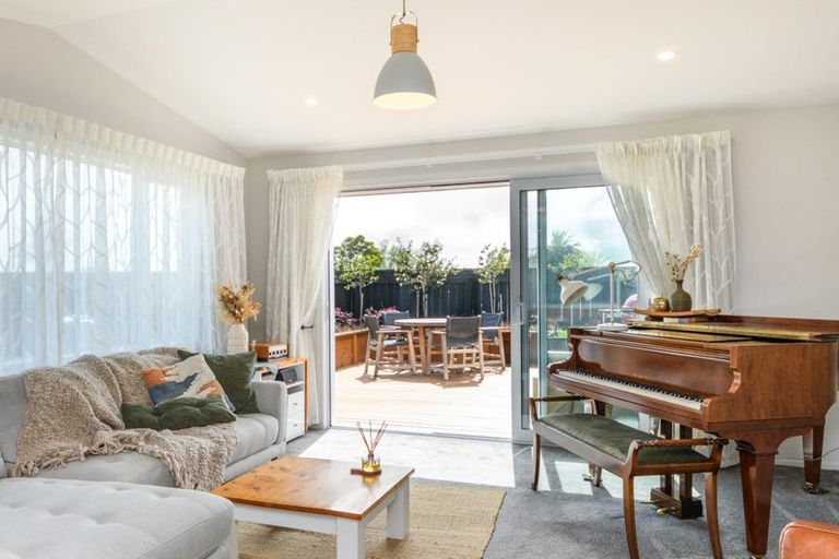 Photo of property in 1 Ivy Lane, Kelvin Grove, Palmerston North, 4414