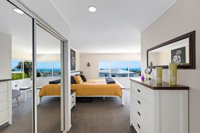 Photo of property in 13 Orewa Heights Crescent, Orewa, 0931