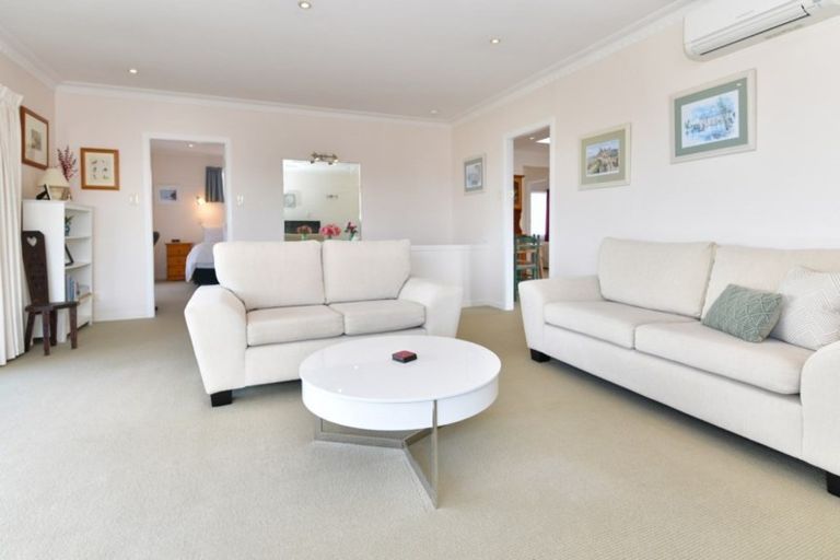 Photo of property in 19 Moffat Road, Red Beach, 0932