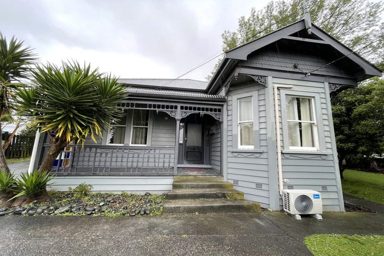 Photo of property in 44 Lynwood Road, New Lynn, Auckland, 0600