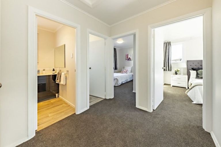 Photo of property in 34 Lavinia Crescent, Mangere East, Auckland, 2024