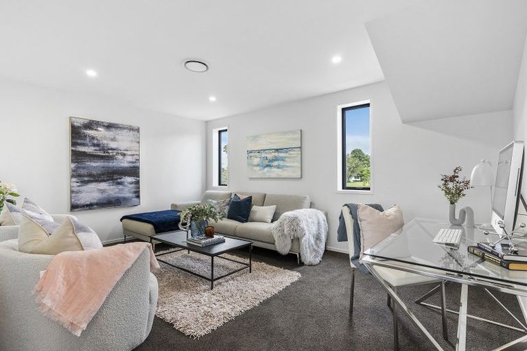 Photo of property in 1 The Crest, Sunnyhills, 2010