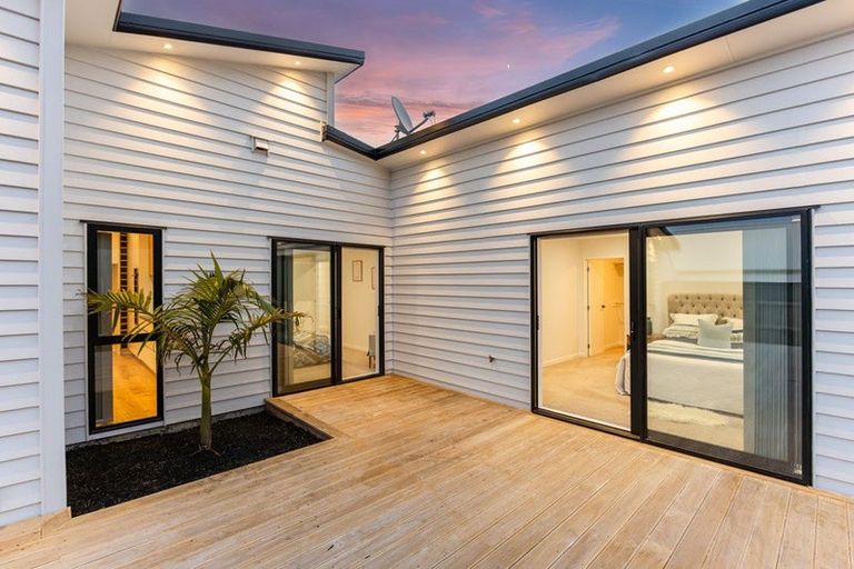 Photo of property in 40 Taikura Avenue, Red Beach, 0932