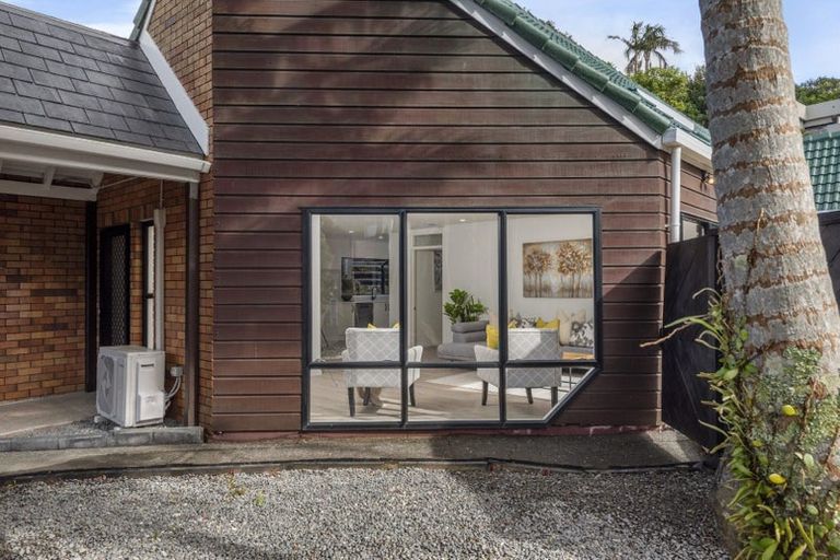 Photo of property in 2 Stitchbird Close, Murrays Bay, Auckland, 0630