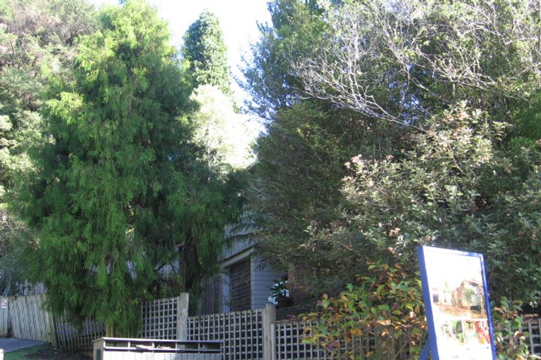 Photo of property in 21 Kaurimu Rise, Titirangi, Auckland, 0604