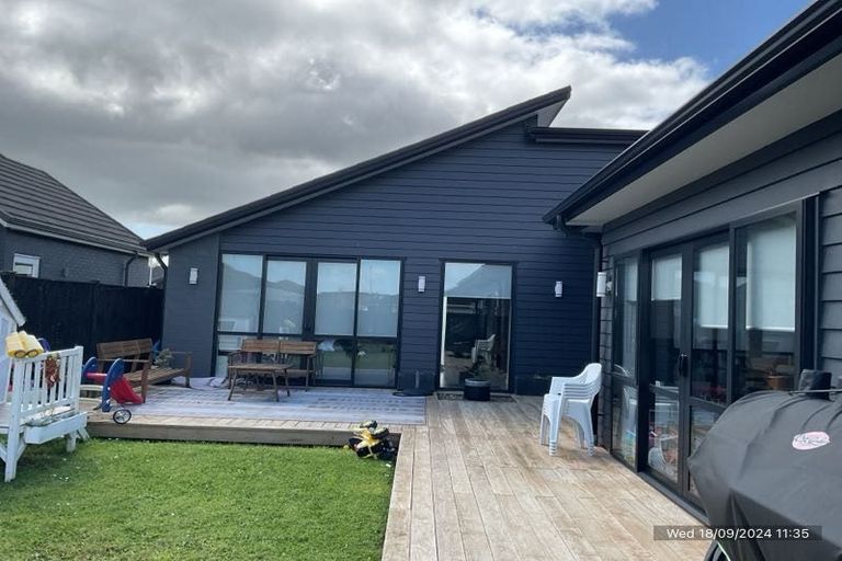 Photo of property in 10 Brumbie Way, Karaka, Papakura, 2113