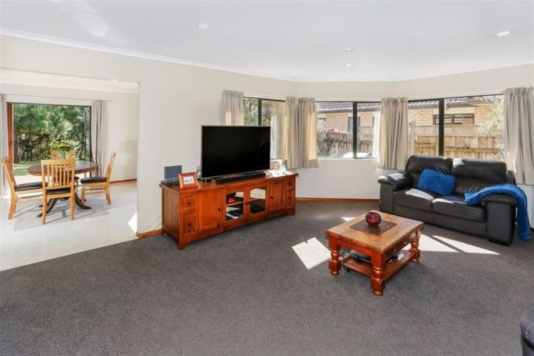 Photo of property in 13 Delphi Grove, Tuakau, 2121