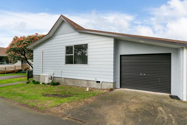 Photo of property in 176 Queens Drive, Lyall Bay, Wellington, 6022