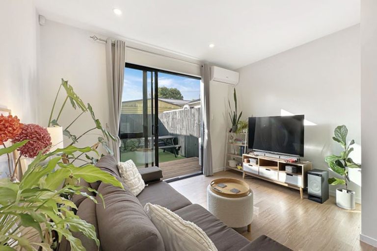 Photo of property in 4/17 Rewarewa Road, Te Atatu Peninsula, Auckland, 0610