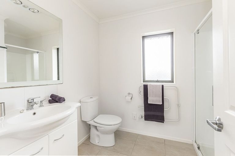 Photo of property in 52 Miles Crescent, Newlands, Wellington, 6037