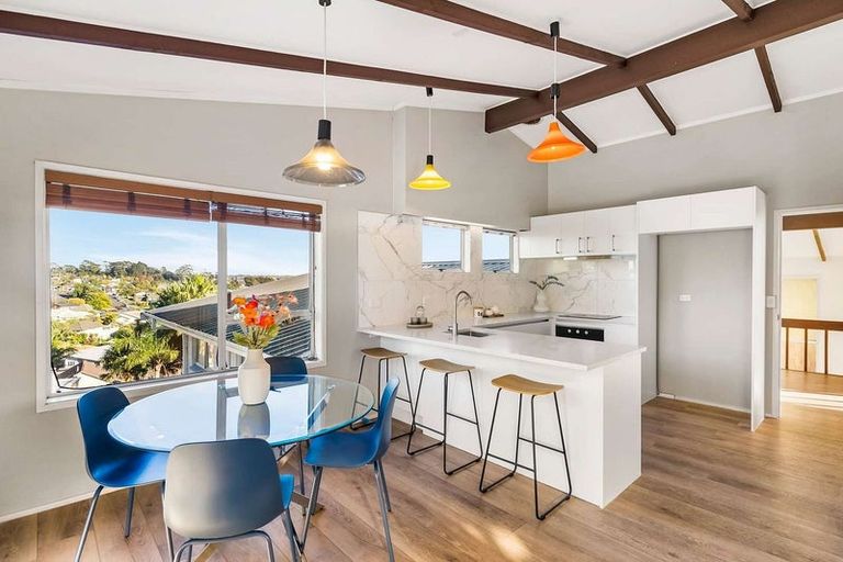 Photo of property in 36 Sunset Road, Unsworth Heights, Auckland, 0632