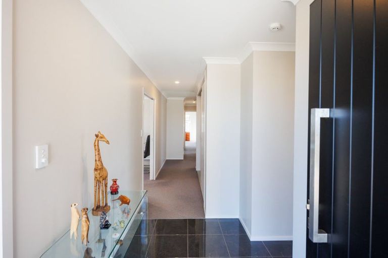 Photo of property in 34 Dogwood Way, Milson, Palmerston North, 4414