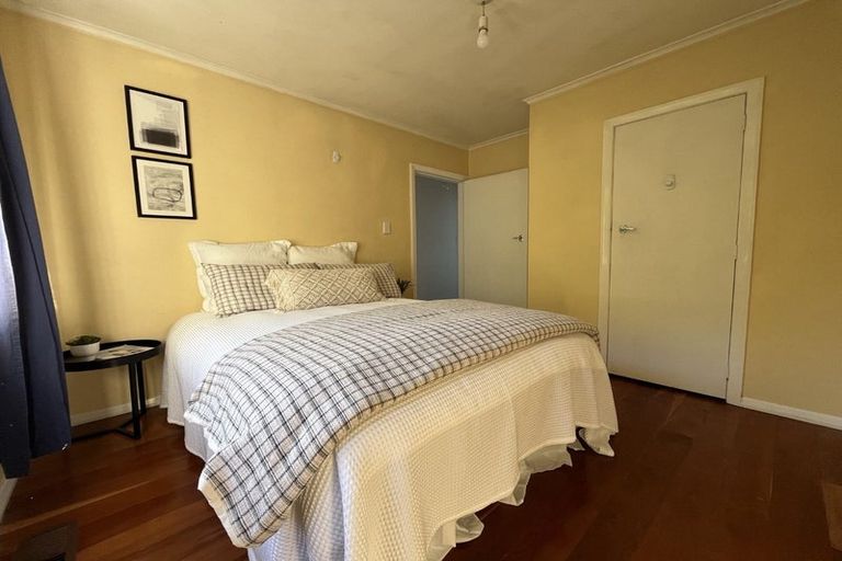 Photo of property in 22 Lyndfield Lane, Newlands, Wellington, 6037