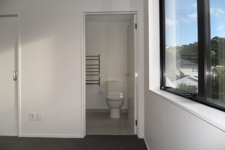 Photo of property in 16 Inglis Street, Seatoun, Wellington, 6022