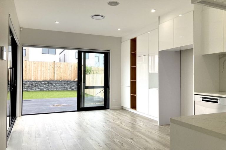 Photo of property in 32 Pilot Drive, Hobsonville, Auckland, 0616