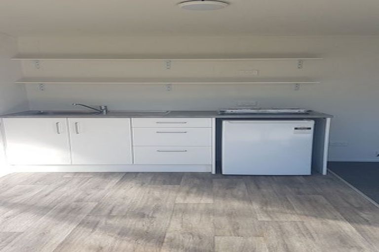 Photo of property in 5 Holgate Avenue, Herald Island, Auckland, 0618