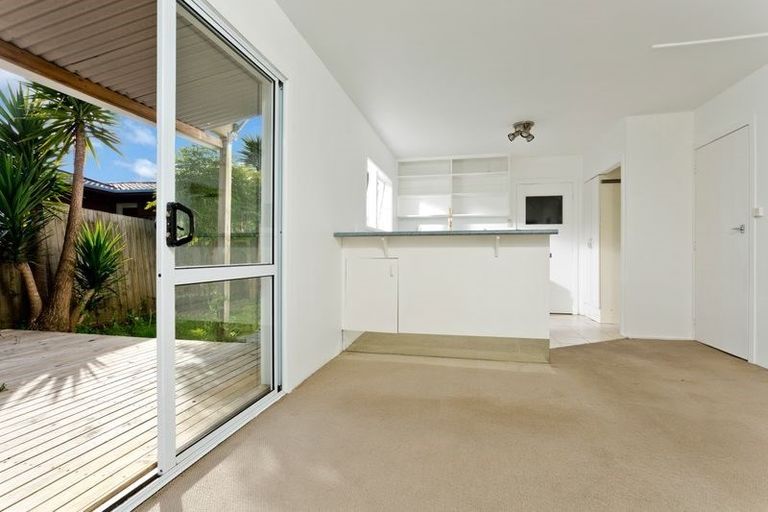 Photo of property in 2/20 Pemberton Avenue, Bayview, Auckland, 0629