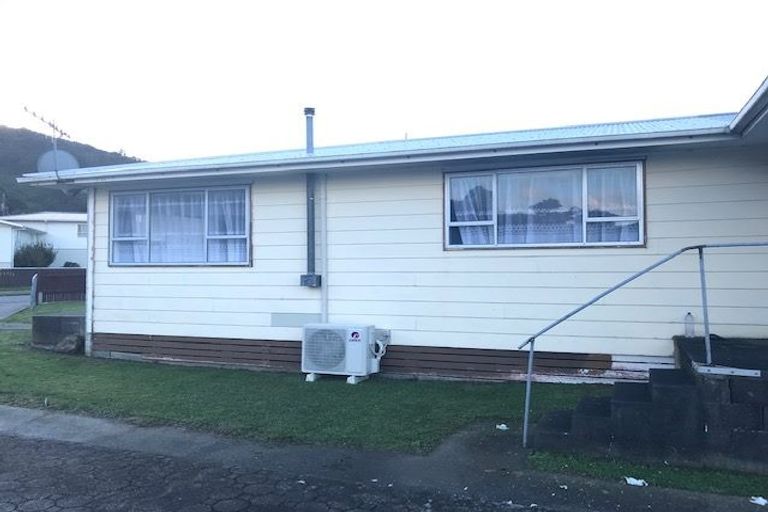 Photo of property in 13 Kendal Grove, Wainuiomata, Lower Hutt, 5014
