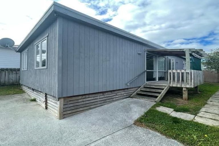 Photo of property in 2 Caserta Place, Clover Park, Auckland, 2023
