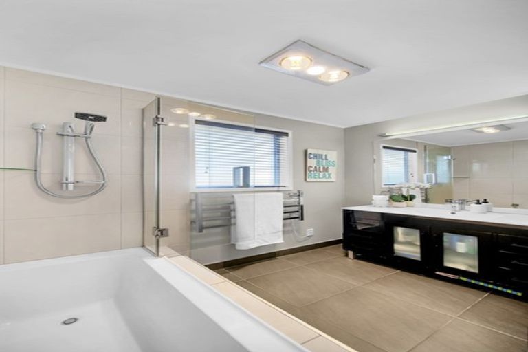 Photo of property in 23 Marvon Downs Avenue, Pakuranga Heights, Auckland, 2010