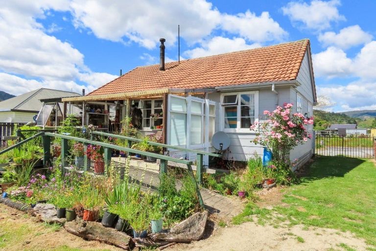 Photo of property in 8 Conlon Street, Reefton, 7830