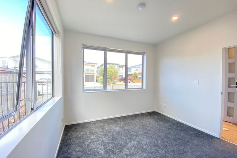 Photo of property in 20 Toanui Road, Hobsonville, Auckland, 0616