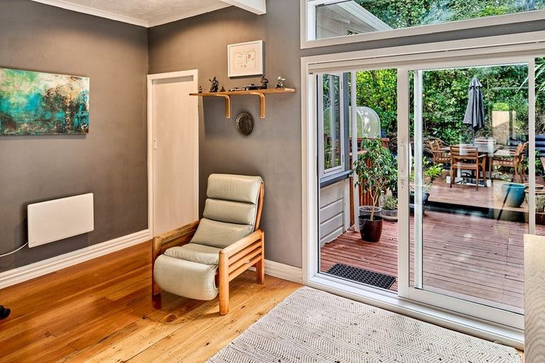 Photo of property in 98 Motuhara Road, Plimmerton, Porirua, 5026