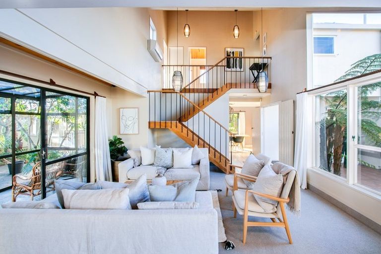 Photo of property in 3 Moana Place, Taradale, Napier, 4112