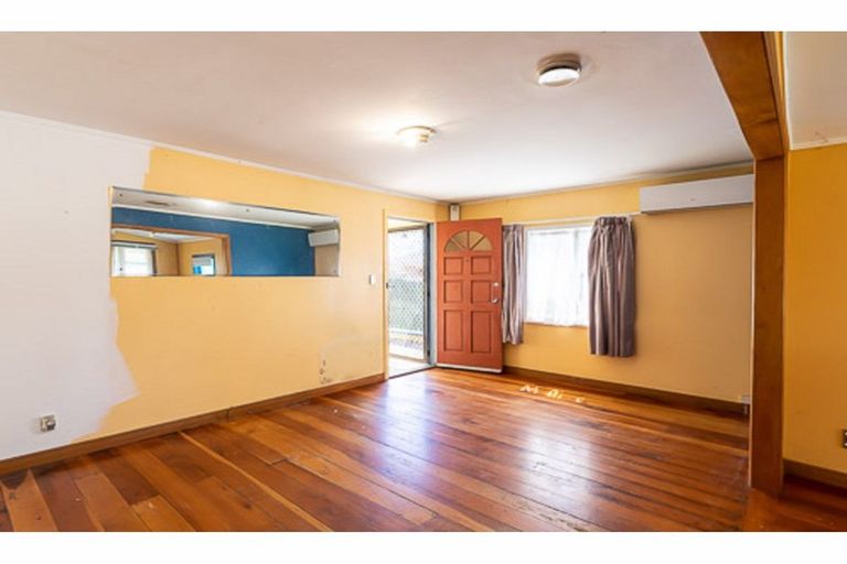 Photo of property in 26 Woodglen Road, Glen Eden, Auckland, 0602