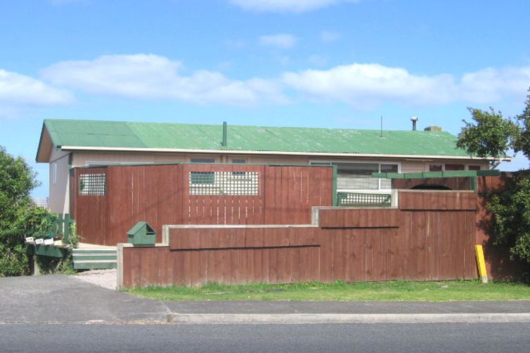 Photo of property in 1/82 Manuka Road, Glenfield, Auckland, 0629