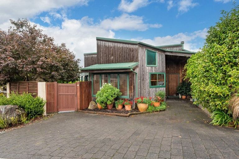 Photo of property in 134 Lake Crescent, Hamilton Lake, Hamilton, 3204