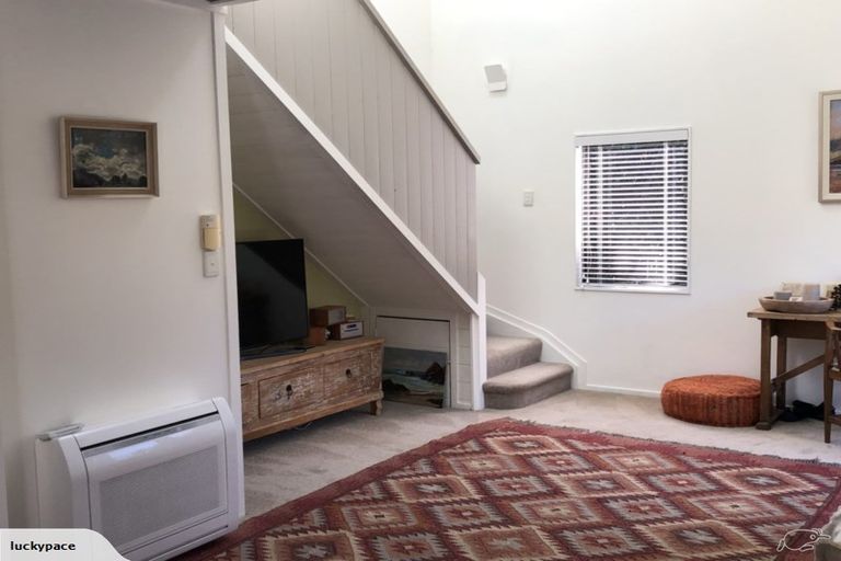 Photo of property in 2/99 Konini Road, Titirangi, Auckland, 0604