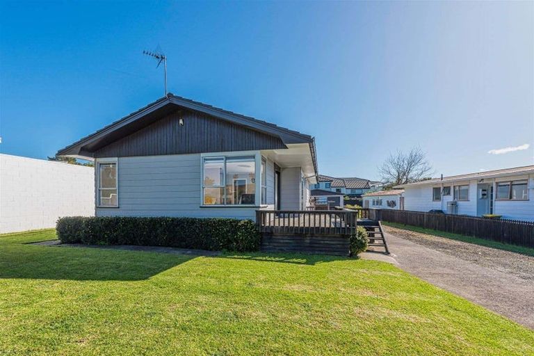 Photo of property in 4 Pipitea Place, Massey, Auckland, 0614