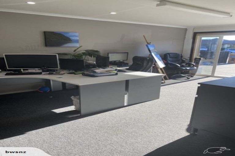 Photo of property in 23 Seabreeze Place, Papamoa Beach, Papamoa, 3118