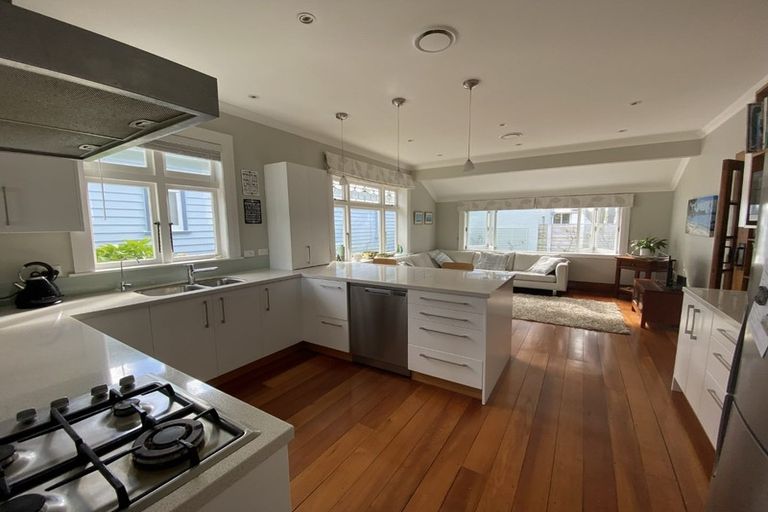 Photo of property in 52 Dundas Street, Seatoun, Wellington, 6022